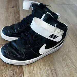Boys nikes size 3.5